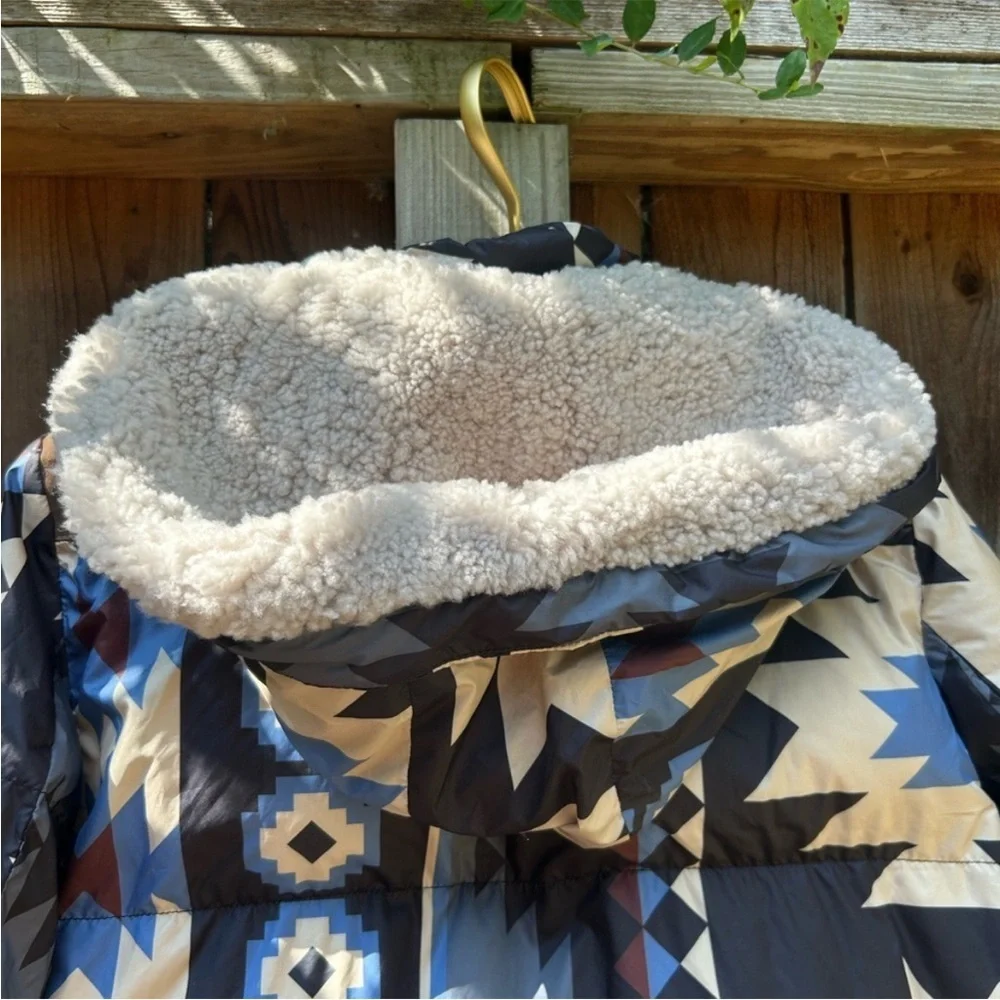 Blast Off Blue Aztec Patterned Men's Puffer Coat - Picture 7 of 13